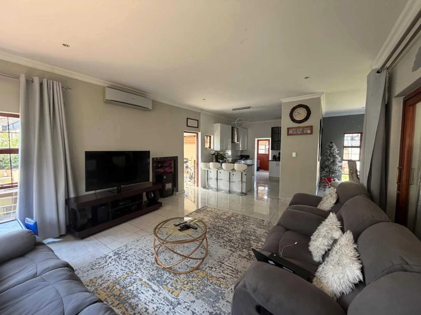 NEW LISTING ..... INSIDE POPULAR SECURITY ESTATE!