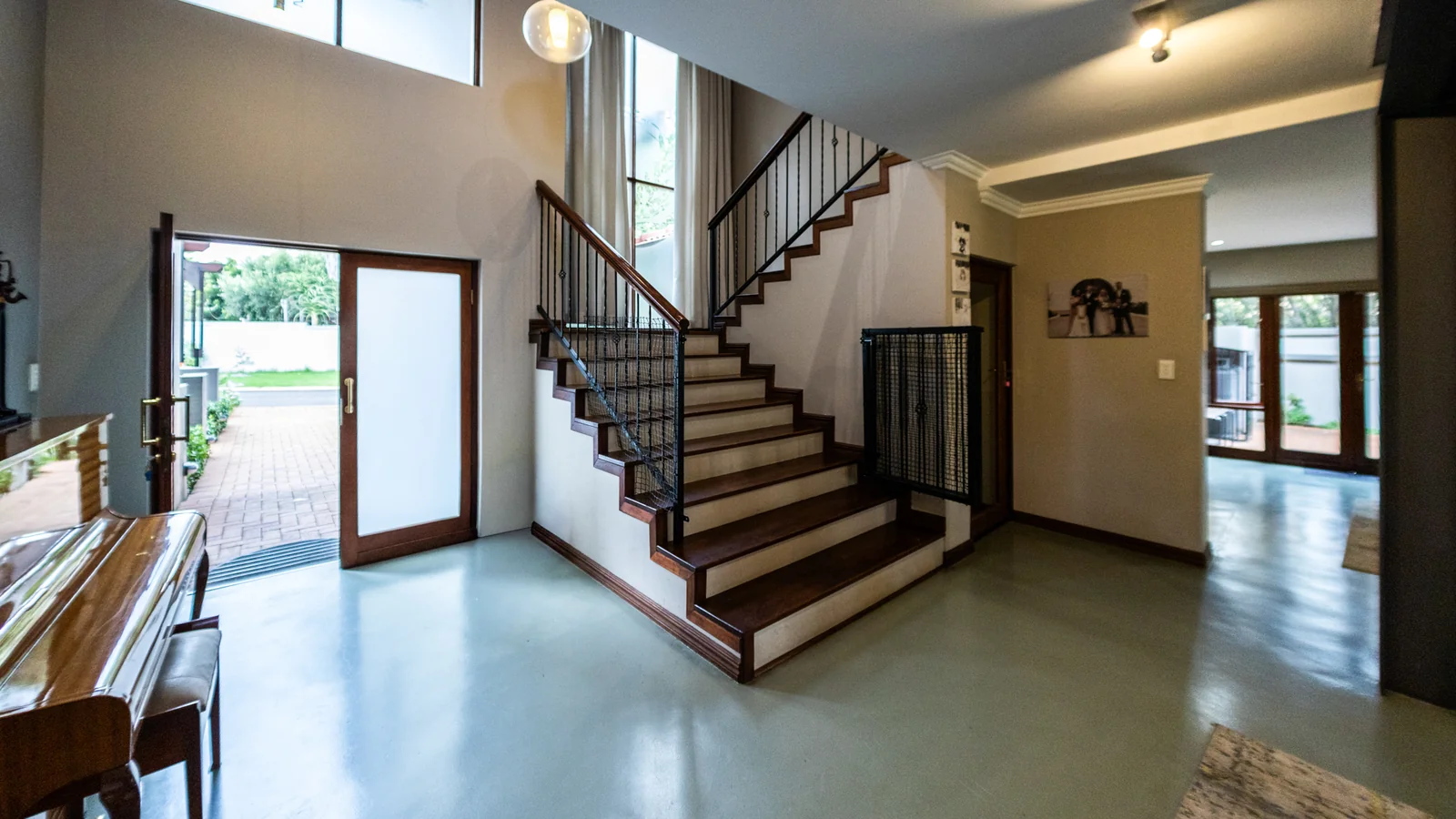 GENEROUS CLASSIC FAMILY HOME – SOLE AND EXCLUSIVE MANDATE