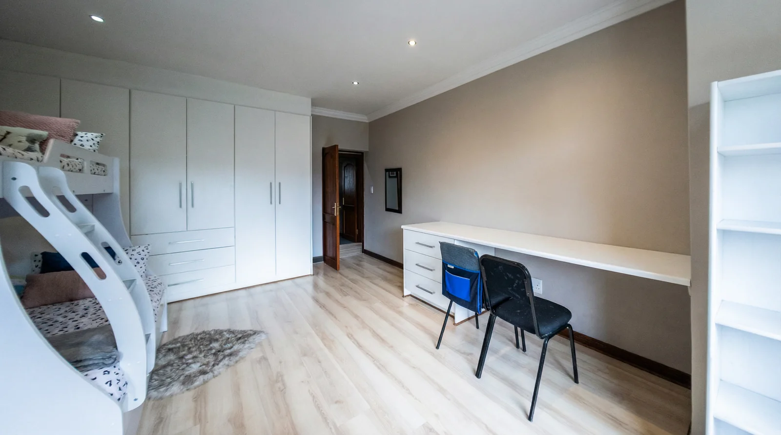 GENEROUS CLASSIC FAMILY HOME – SOLE AND EXCLUSIVE MANDATE