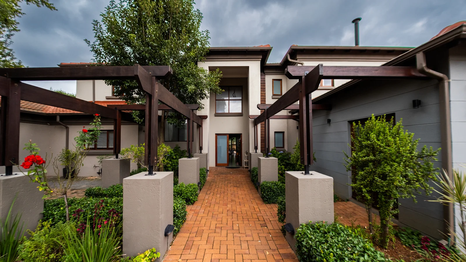 GENEROUS CLASSIC FAMILY HOME – SOLE AND EXCLUSIVE MANDATE