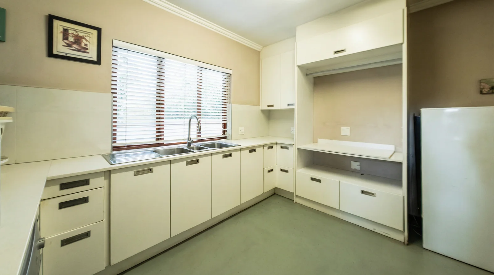 GENEROUS CLASSIC FAMILY HOME – SOLE AND EXCLUSIVE MANDATE