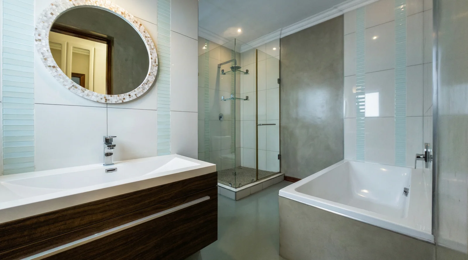 GENEROUS CLASSIC FAMILY HOME – SOLE AND EXCLUSIVE MANDATE