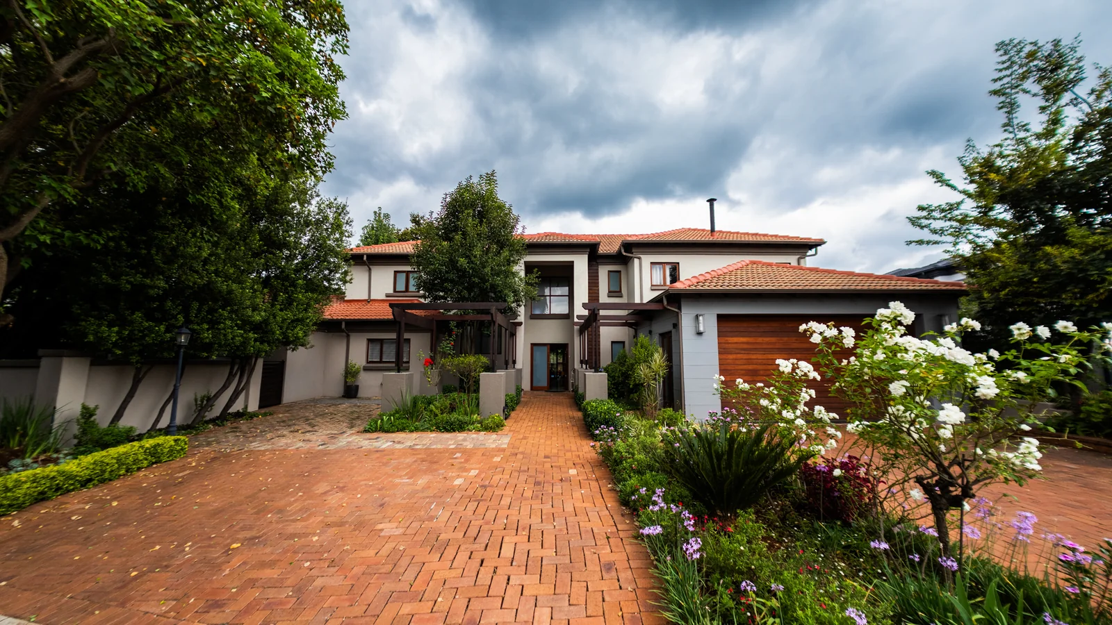 GENEROUS CLASSIC FAMILY HOME – SOLE AND EXCLUSIVE MANDATE