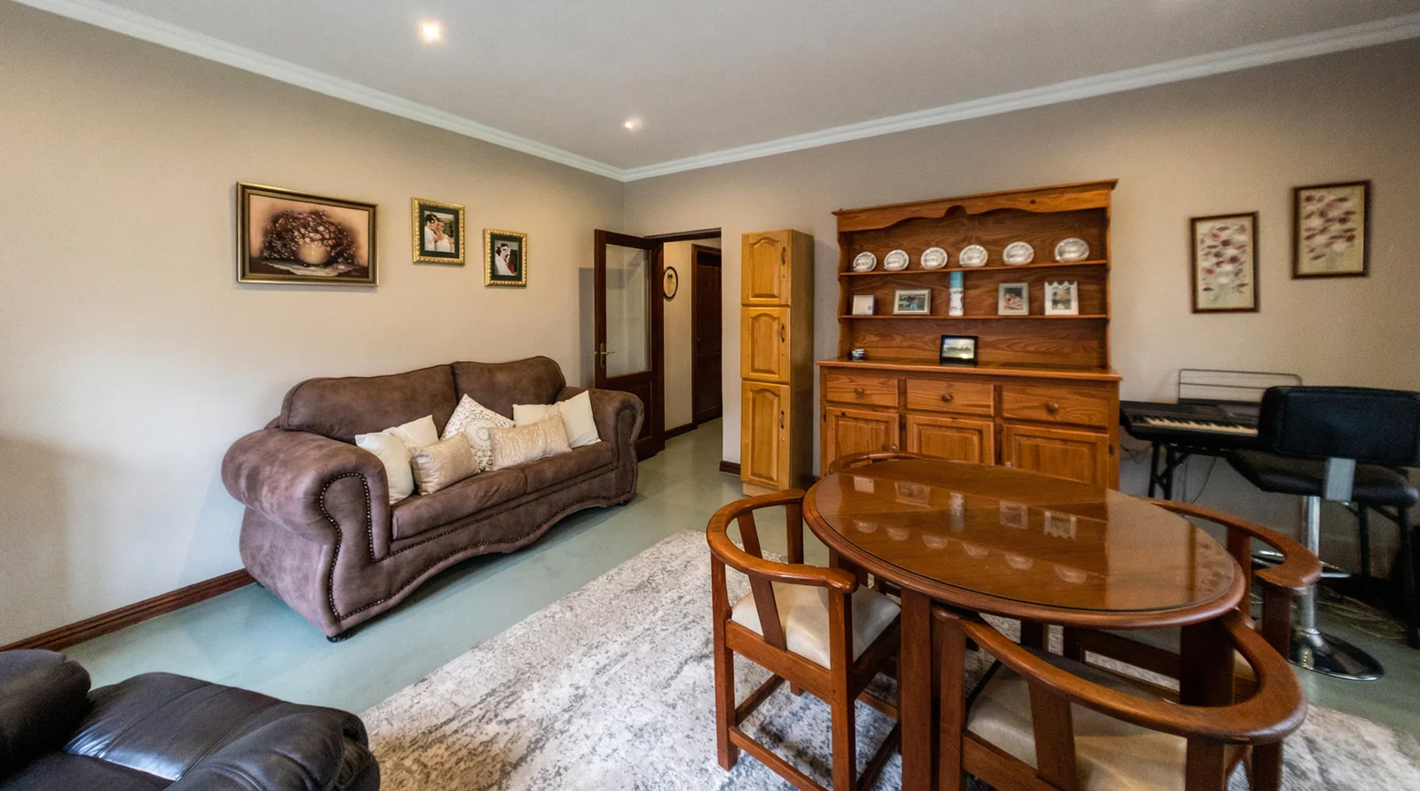 GENEROUS CLASSIC FAMILY HOME – SOLE AND EXCLUSIVE MANDATE