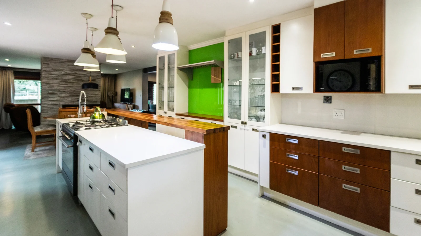 GENEROUS CLASSIC FAMILY HOME – SOLE AND EXCLUSIVE MANDATE