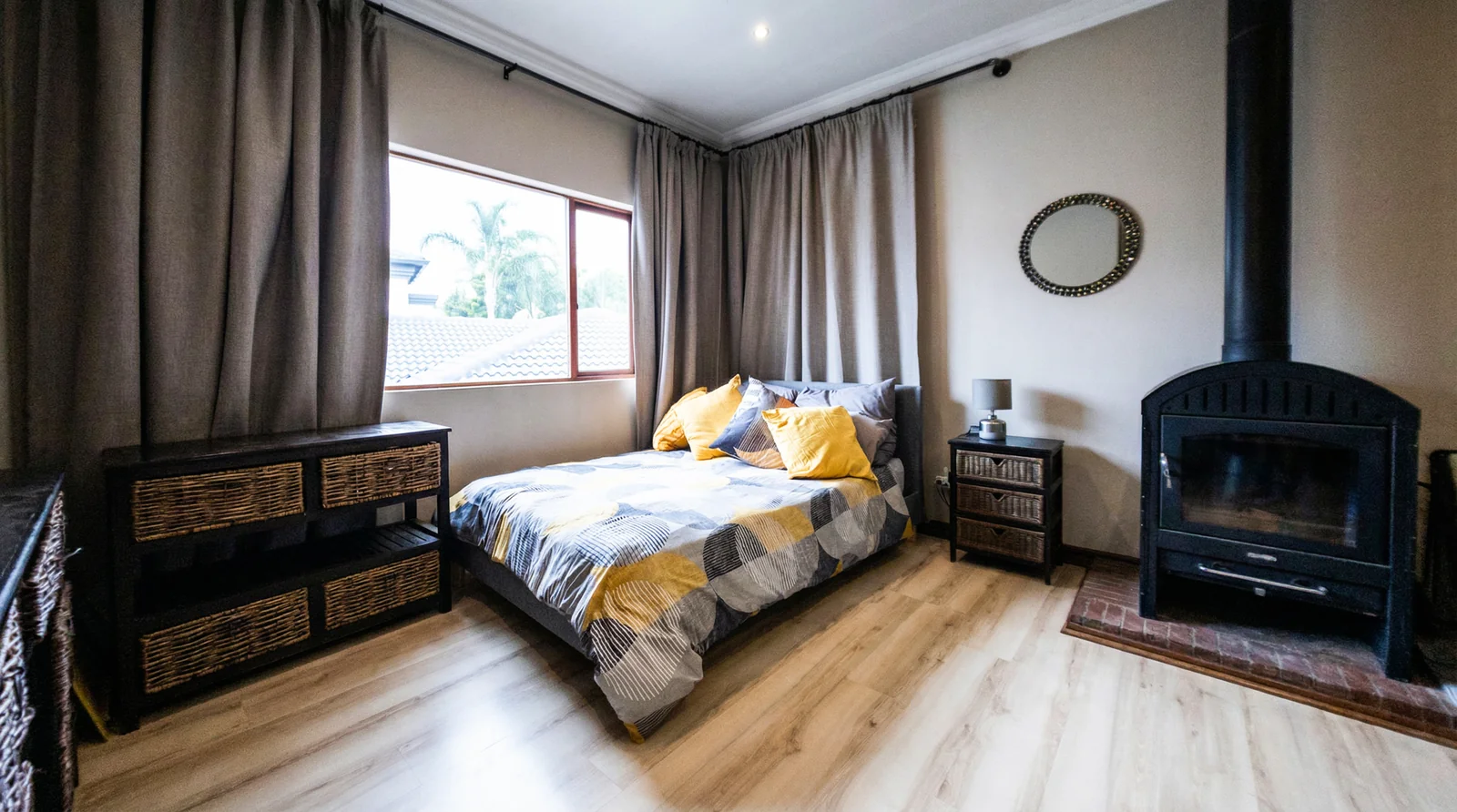 GENEROUS CLASSIC FAMILY HOME – SOLE AND EXCLUSIVE MANDATE