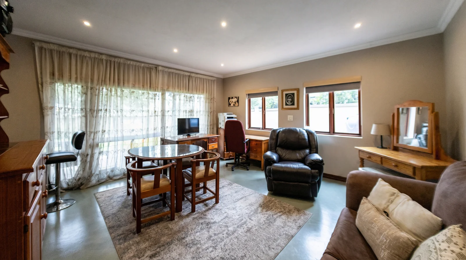 GENEROUS CLASSIC FAMILY HOME – SOLE AND EXCLUSIVE MANDATE