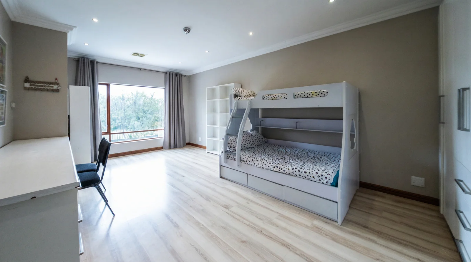 GENEROUS CLASSIC FAMILY HOME – SOLE AND EXCLUSIVE MANDATE