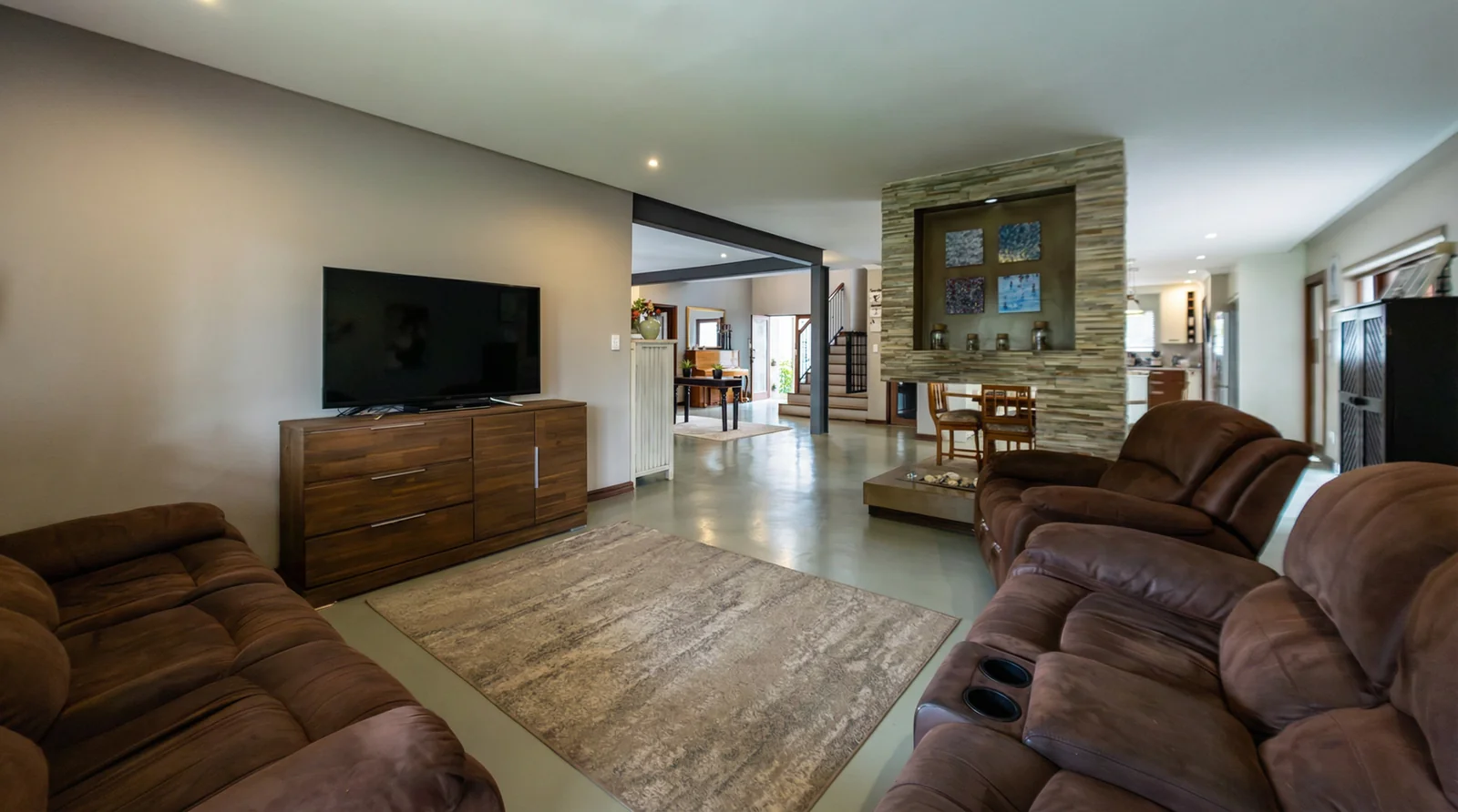 GENEROUS CLASSIC FAMILY HOME – SOLE AND EXCLUSIVE MANDATE