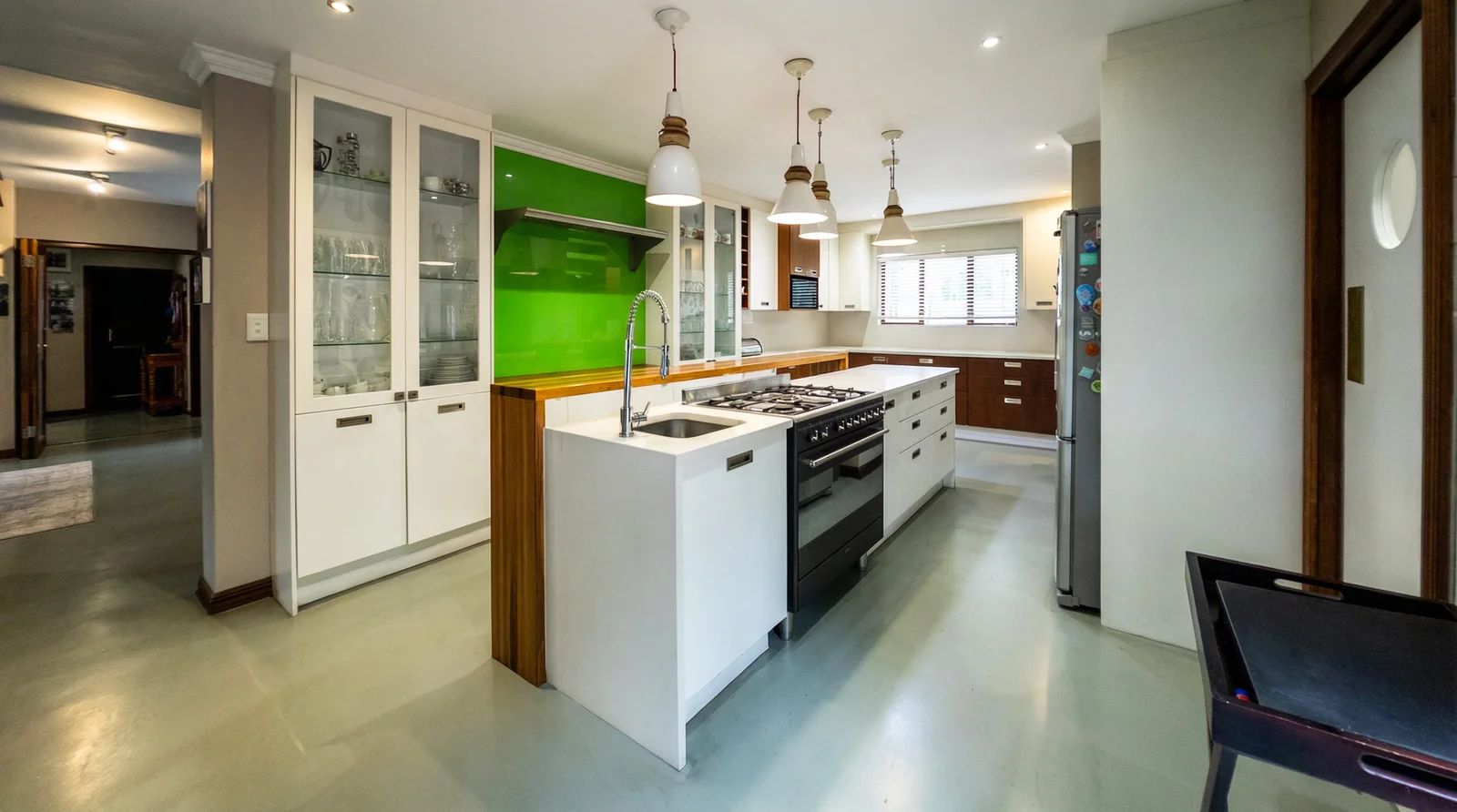 GENEROUS CLASSIC FAMILY HOME – SOLE AND EXCLUSIVE MANDATE