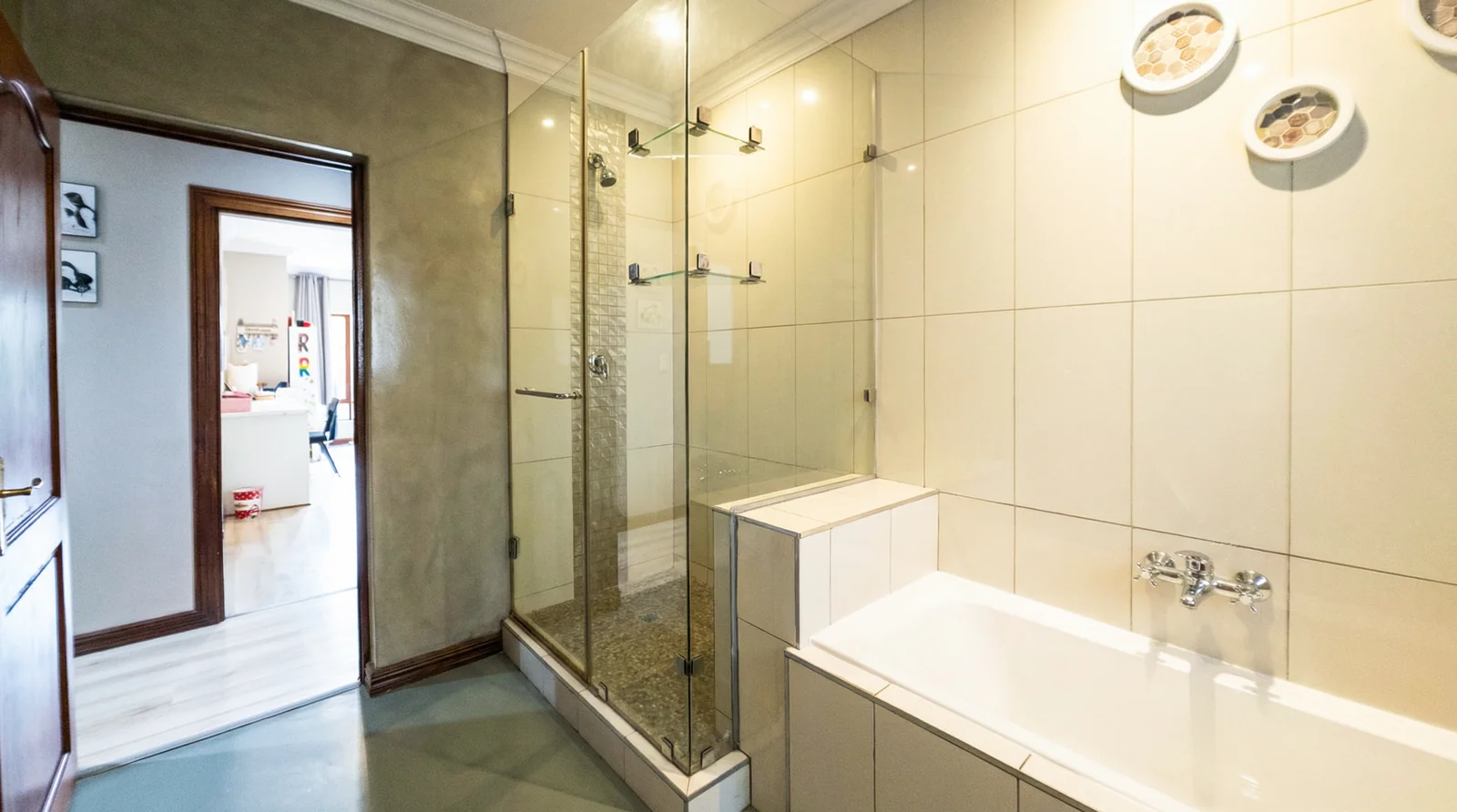 GENEROUS CLASSIC FAMILY HOME – SOLE AND EXCLUSIVE MANDATE