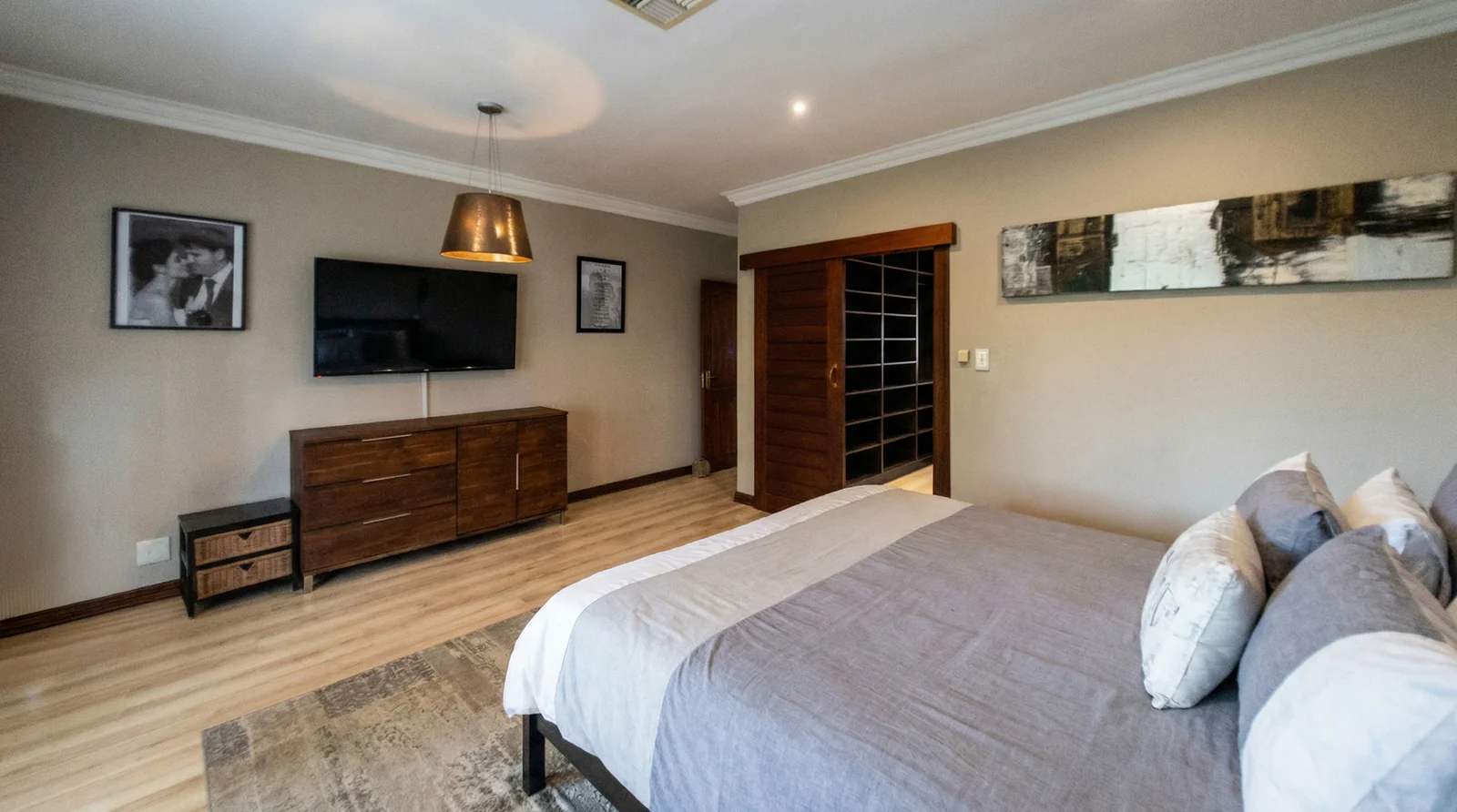 GENEROUS CLASSIC FAMILY HOME – SOLE AND EXCLUSIVE MANDATE