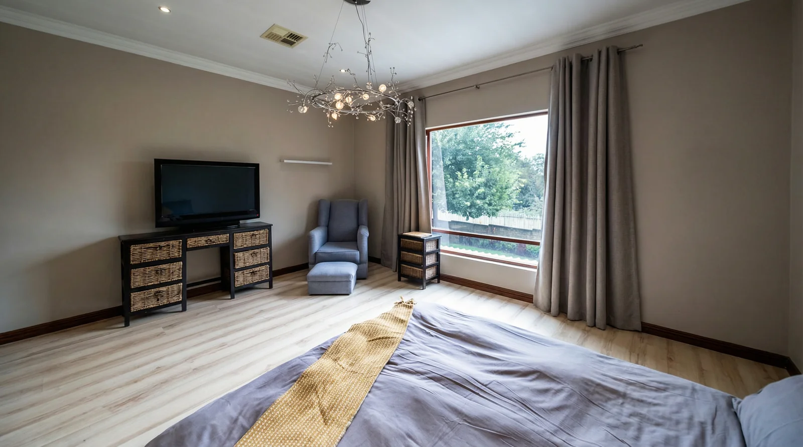 GENEROUS CLASSIC FAMILY HOME – SOLE AND EXCLUSIVE MANDATE