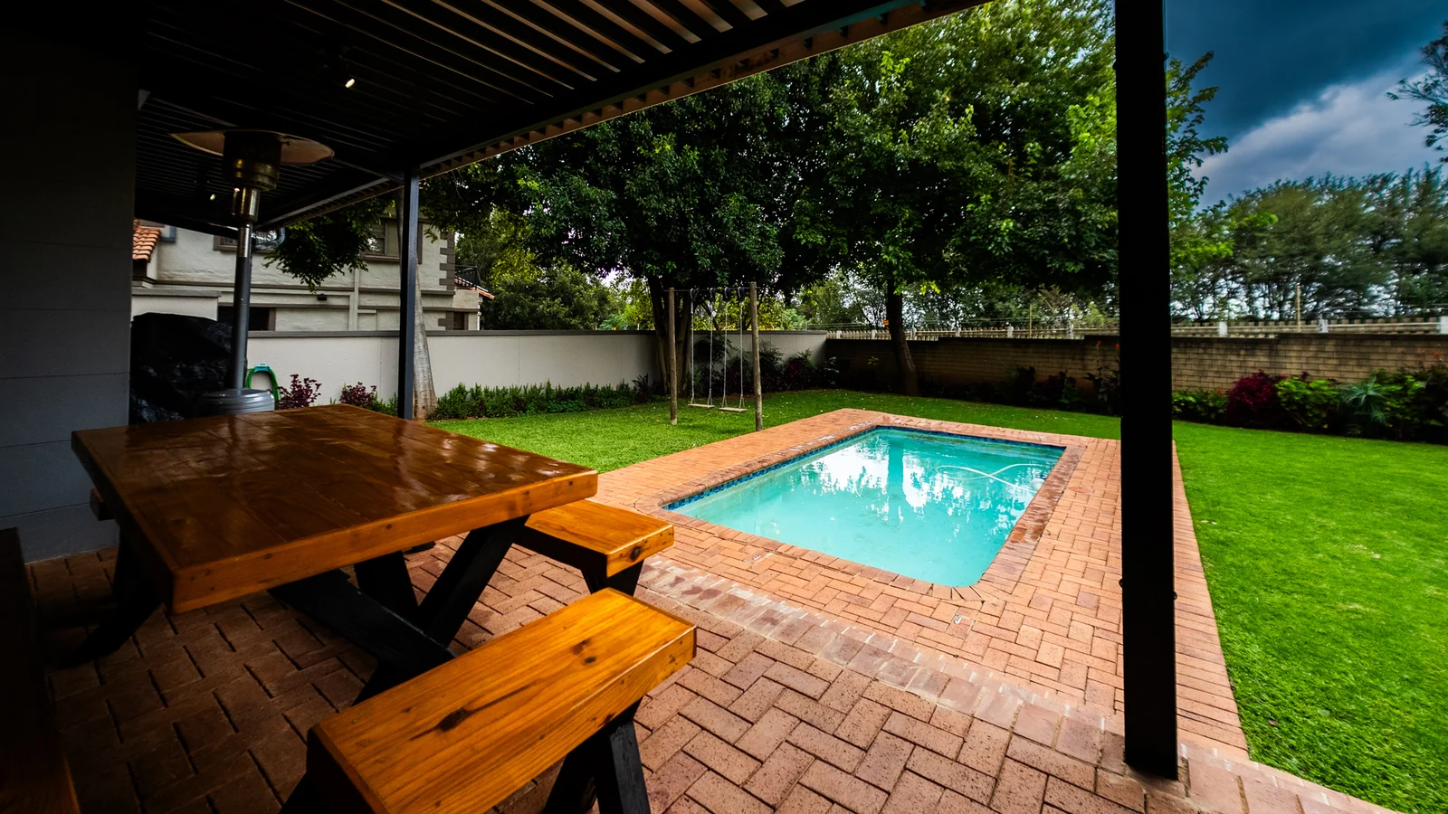 GENEROUS CLASSIC FAMILY HOME – SOLE AND EXCLUSIVE MANDATE