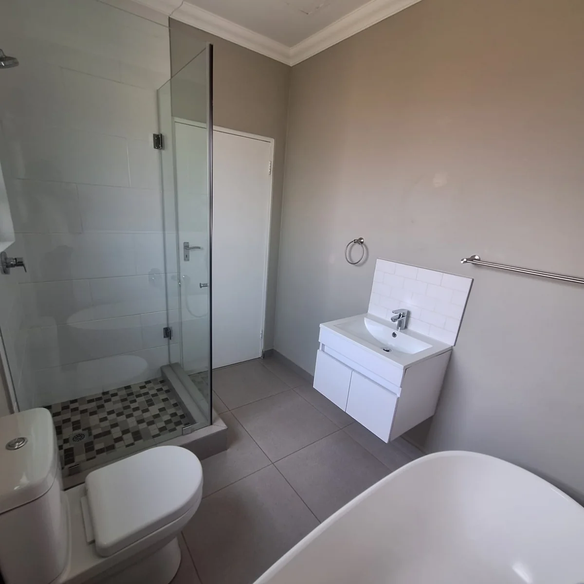 Secure 3 Bedroom Family Home To Rent in Willowbrook Estate