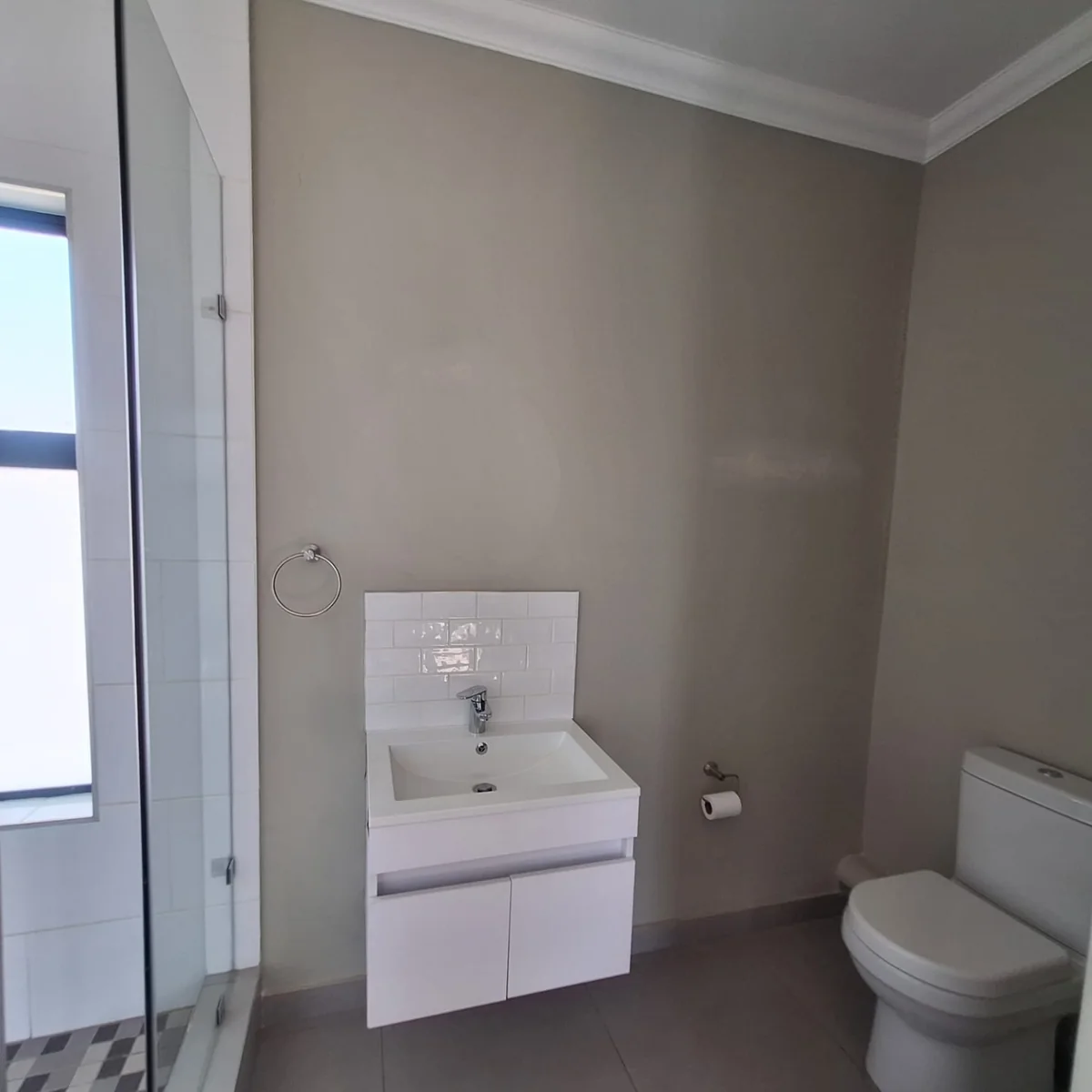 Secure 3 Bedroom Family Home To Rent in Willowbrook Estate