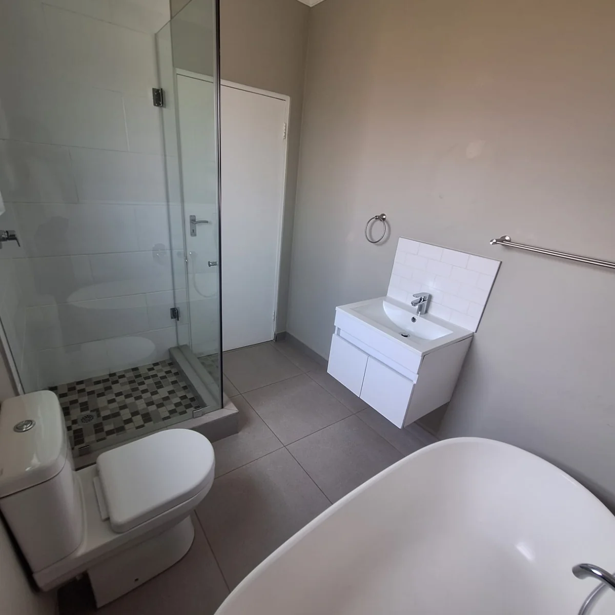 Secure 3 Bedroom Family Home To Rent in Willowbrook Estate