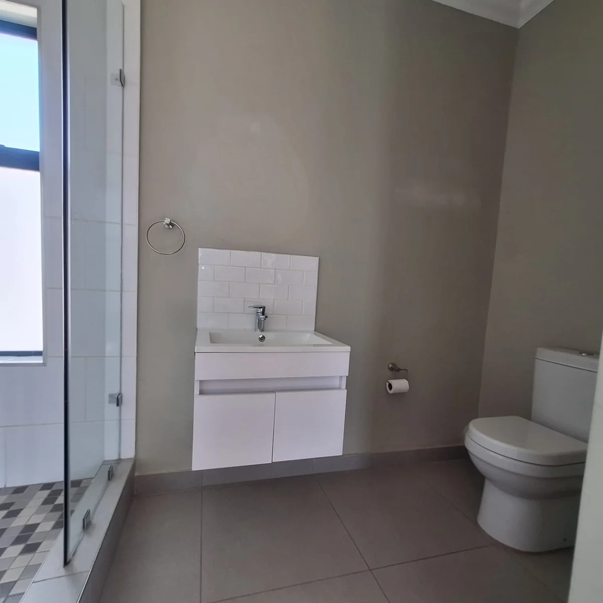 Secure 3 Bedroom Family Home To Rent in Willowbrook Estate