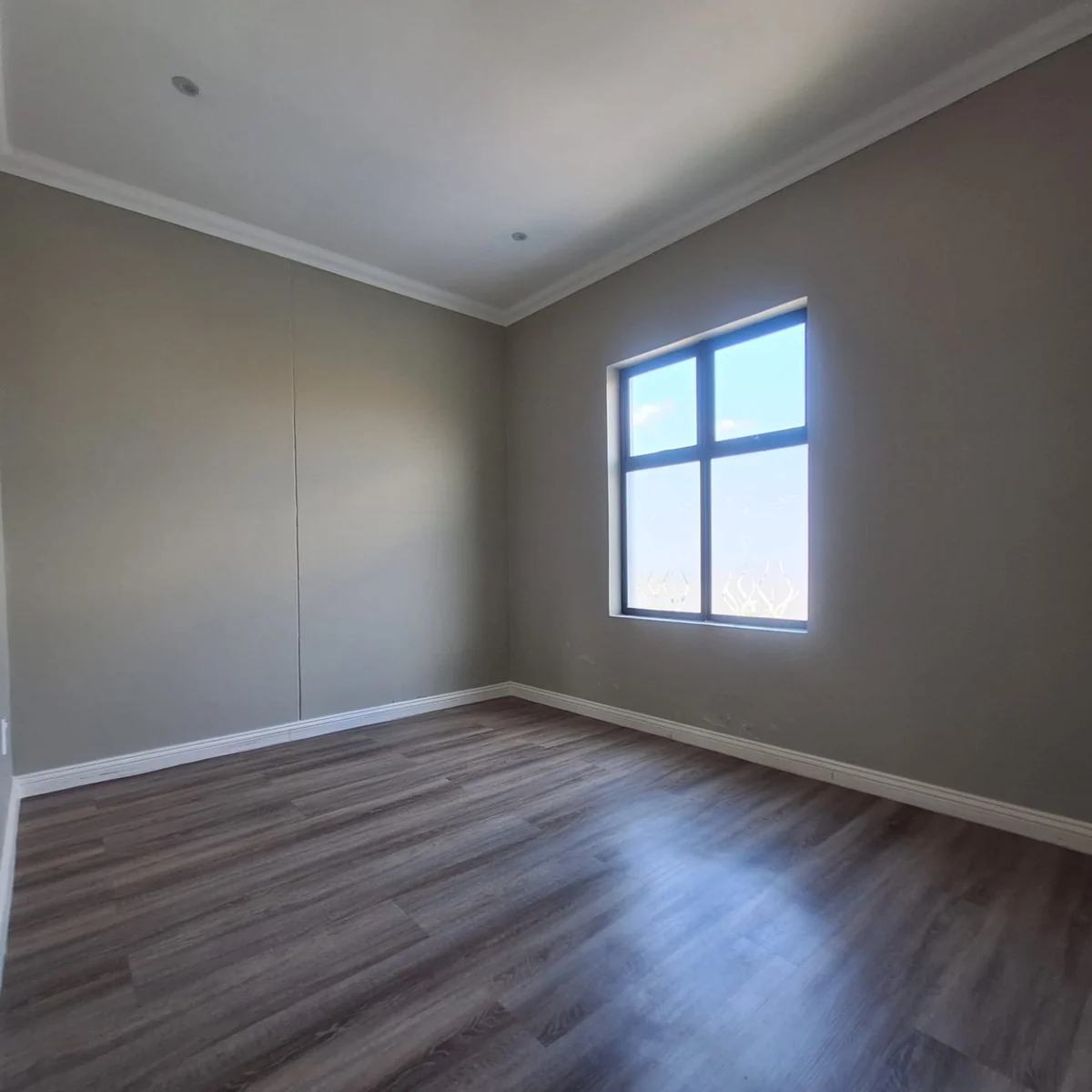 Secure 3 Bedroom Family Home To Rent in Willowbrook Estate