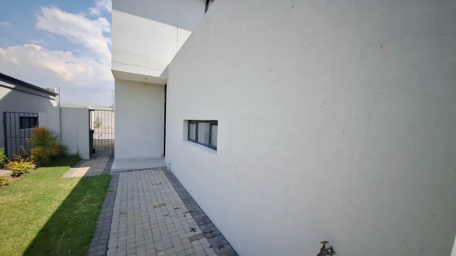 Secure 3 Bedroom Family Home To Rent in Willowbrook Estate