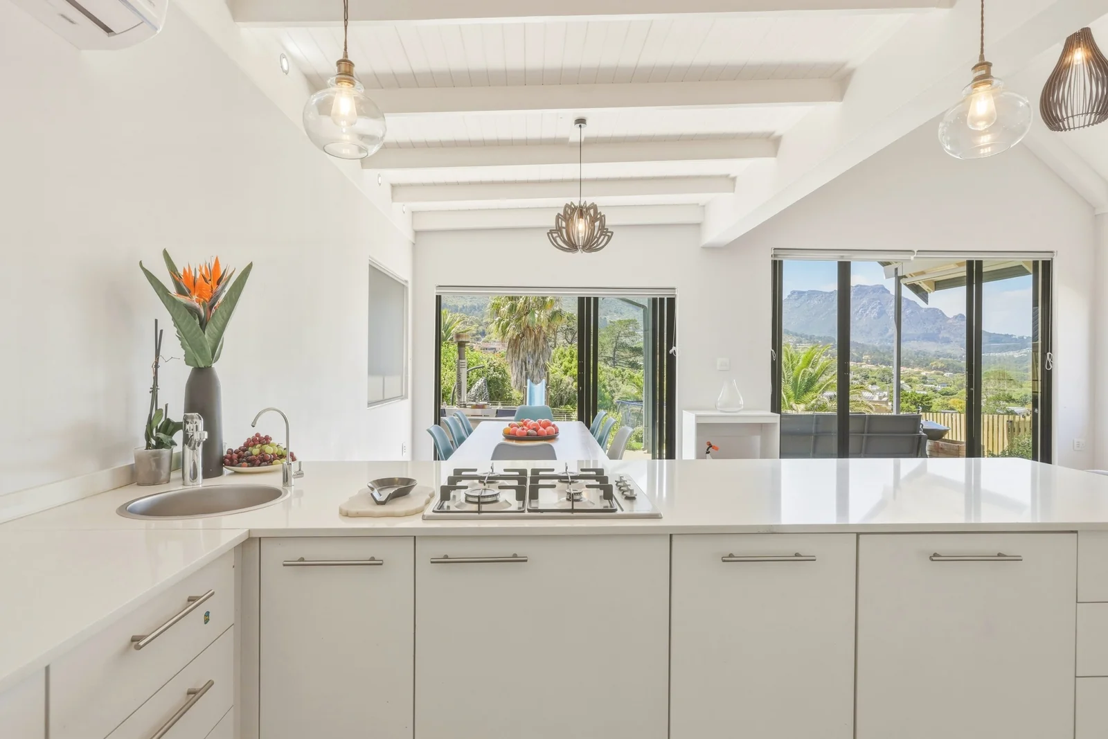 Modern 3 bedroom home, with sensational views, in elevated boutique security estate.