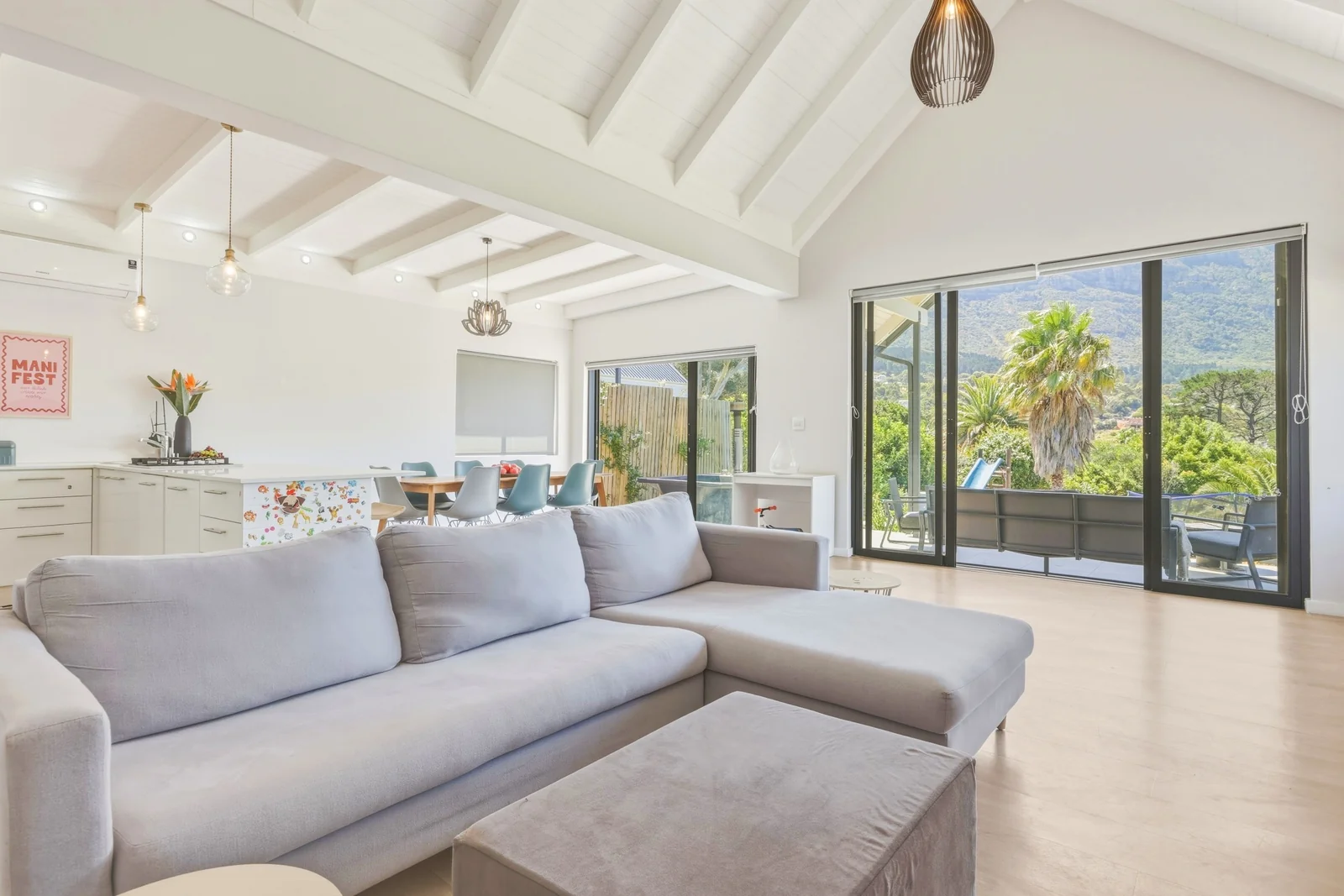 Modern 3 bedroom home, with sensational views, in elevated boutique security estate.