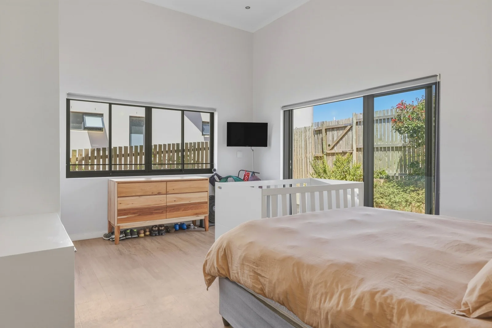 Modern 3 bedroom home, with sensational views, in elevated boutique security estate.