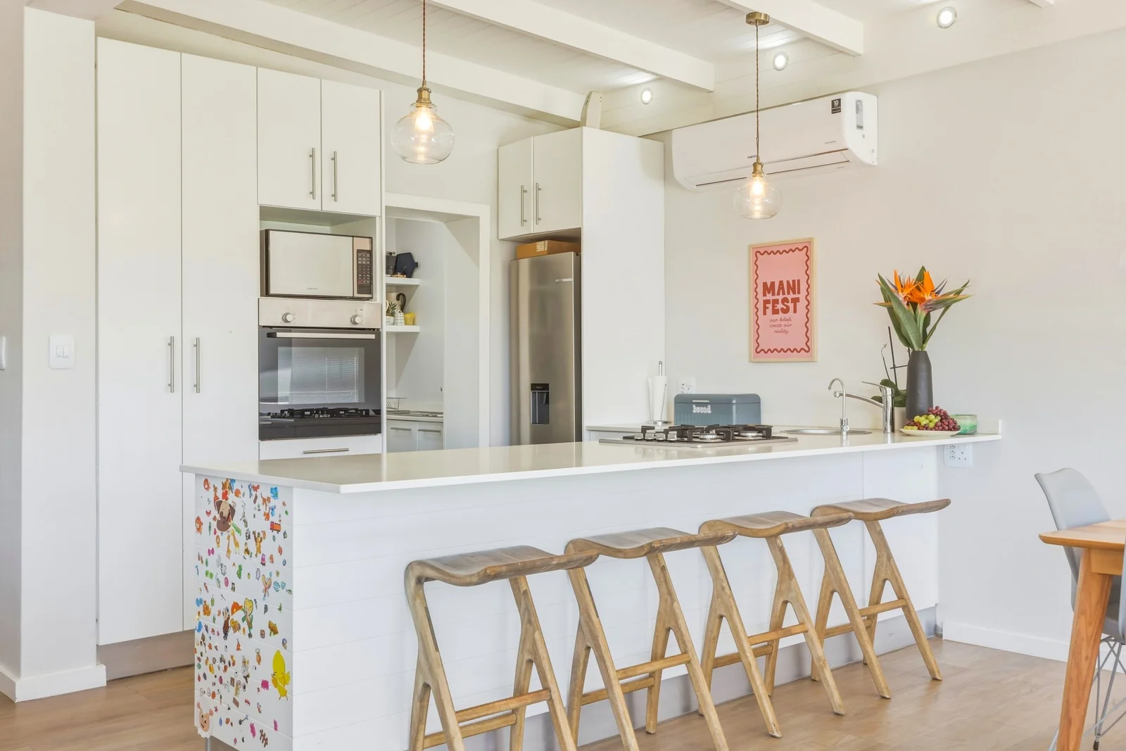 Modern 3 bedroom home, with sensational views, in elevated boutique security estate.