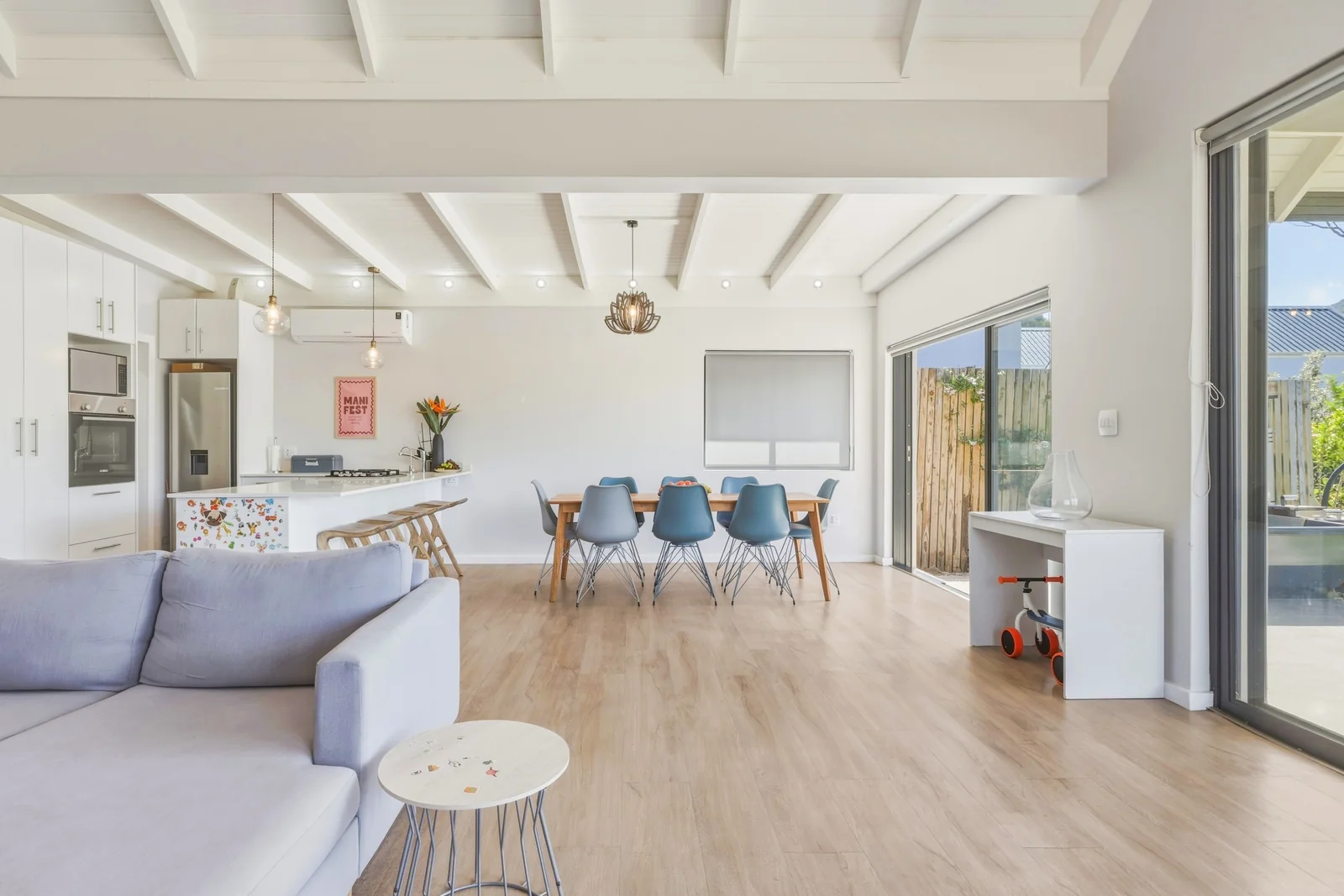 Modern 3 bedroom home, with sensational views, in elevated boutique security estate.