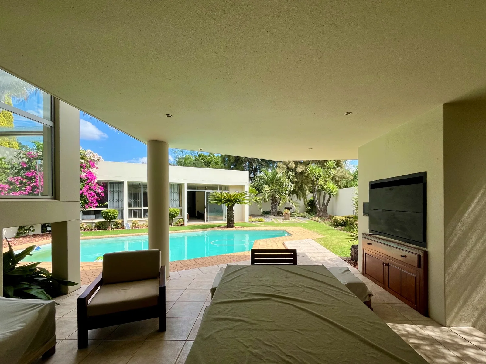 Just Listed <br/><br/>Architectural Dream where top location, luxury and style meet.