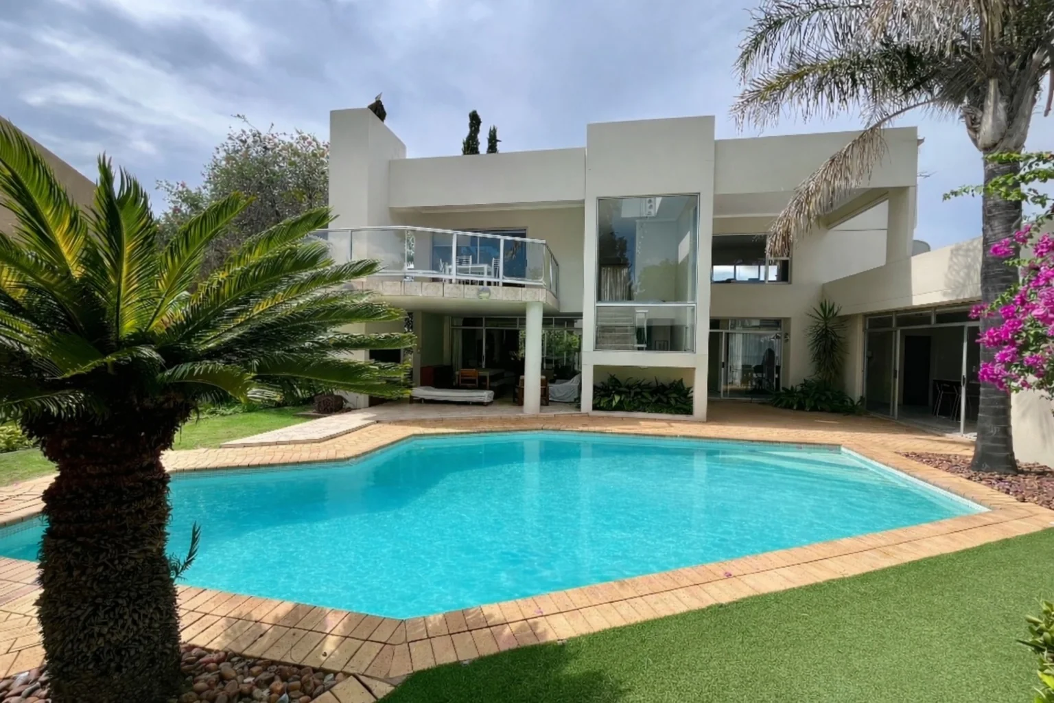 Just Listed <br/><br/>Architectural Dream where top location, luxury and style meet.