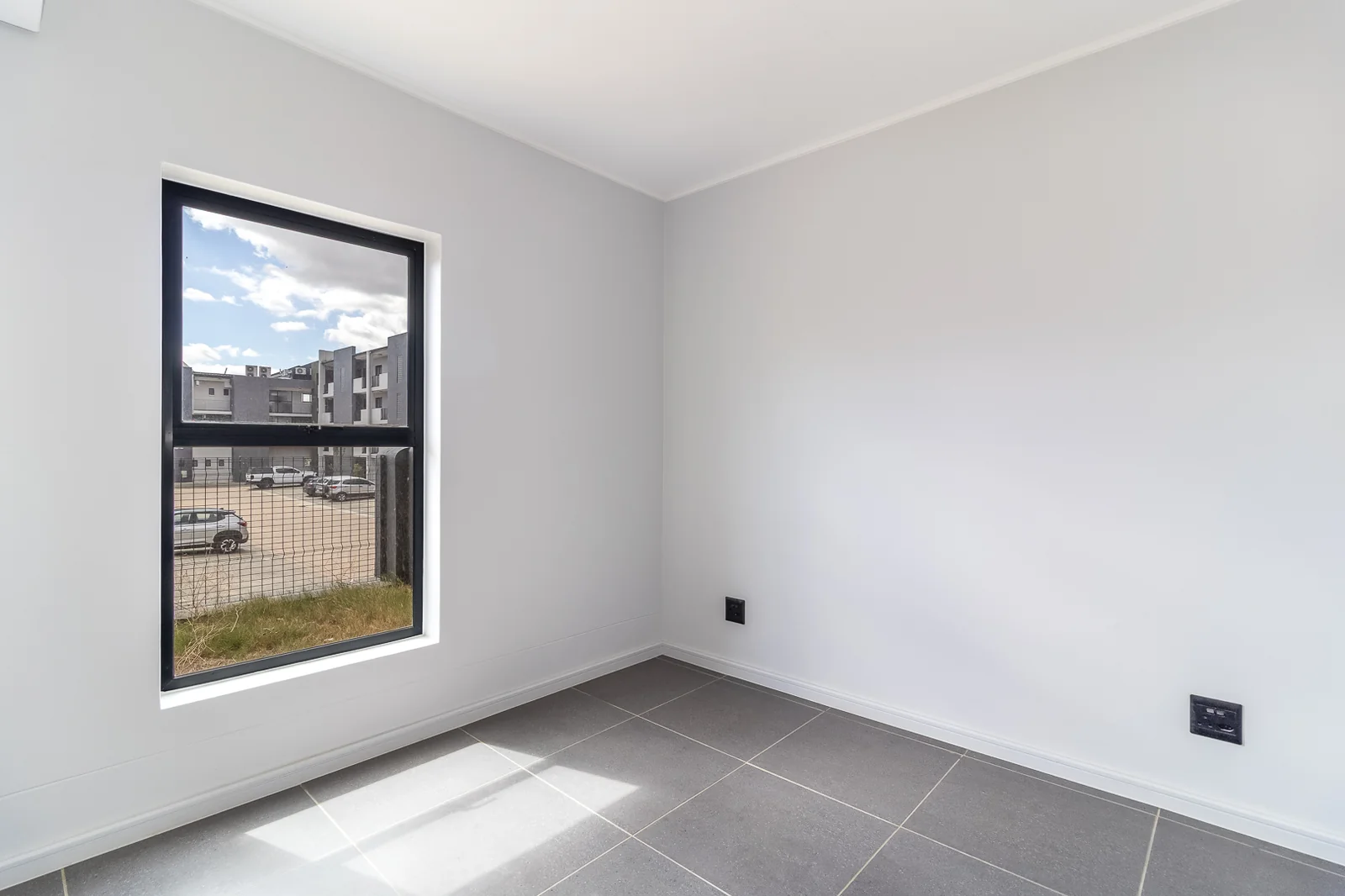 Vacant 3 bedroom apartment for sale in Newinbosch Estate