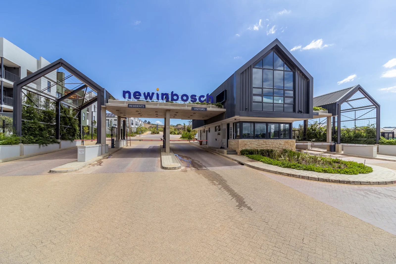 Vacant 3 bedroom apartment for sale in Newinbosch Estate