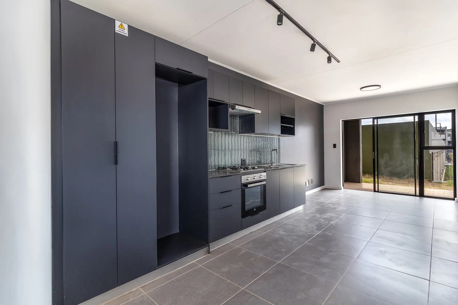 Vacant 3 bedroom apartment for sale in Newinbosch Estate