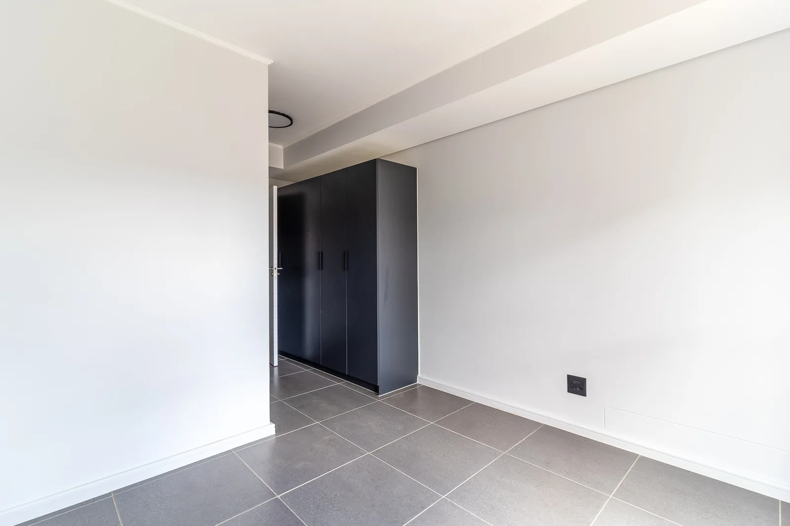 Vacant 3 bedroom apartment for sale in Newinbosch Estate