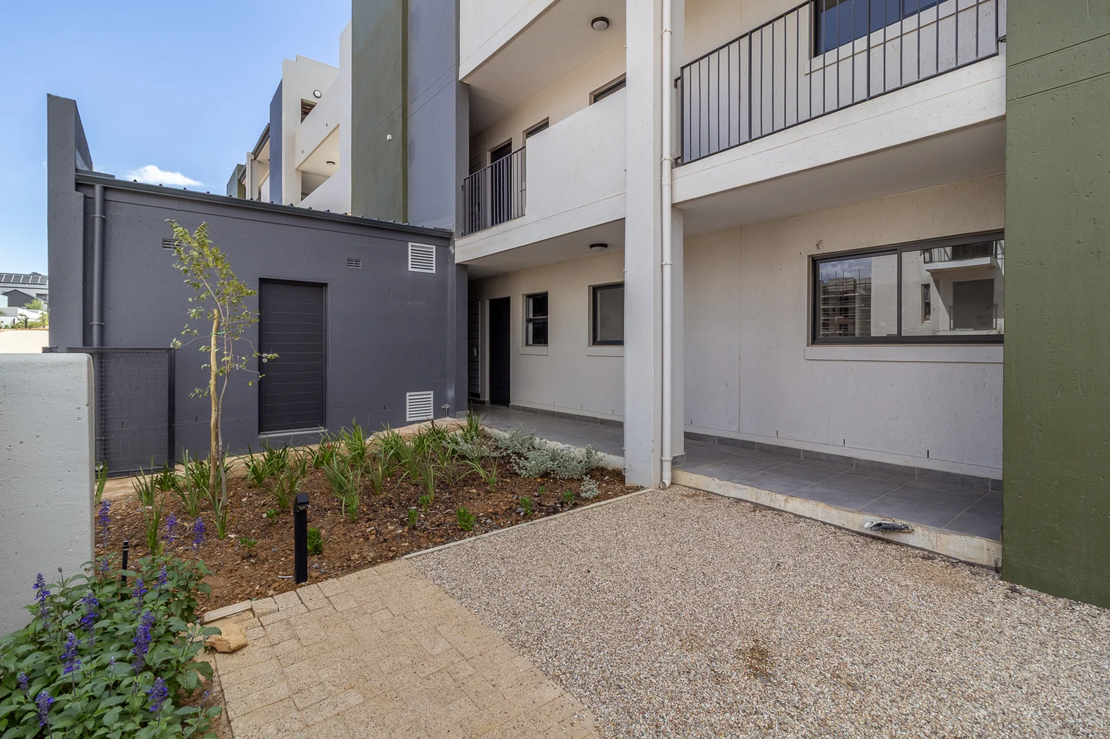 Vacant 3 bedroom apartment for sale in Newinbosch Estate