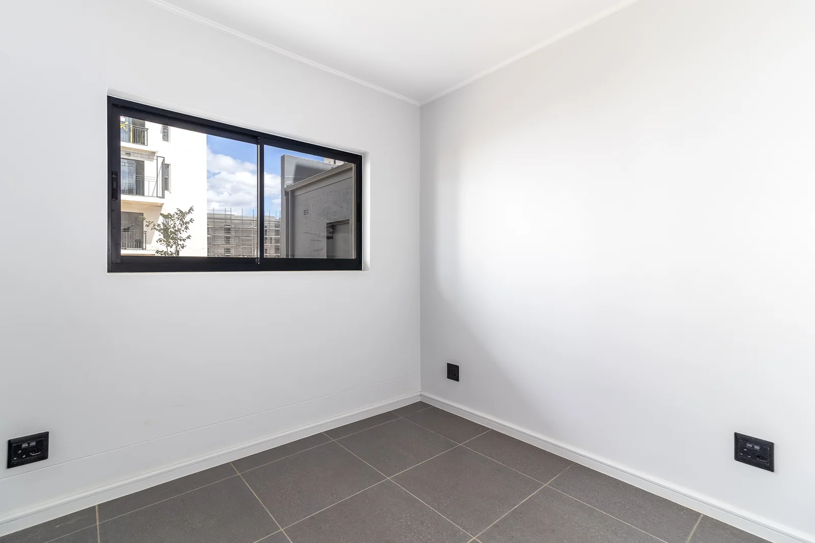 Vacant 3 bedroom apartment for sale in Newinbosch Estate