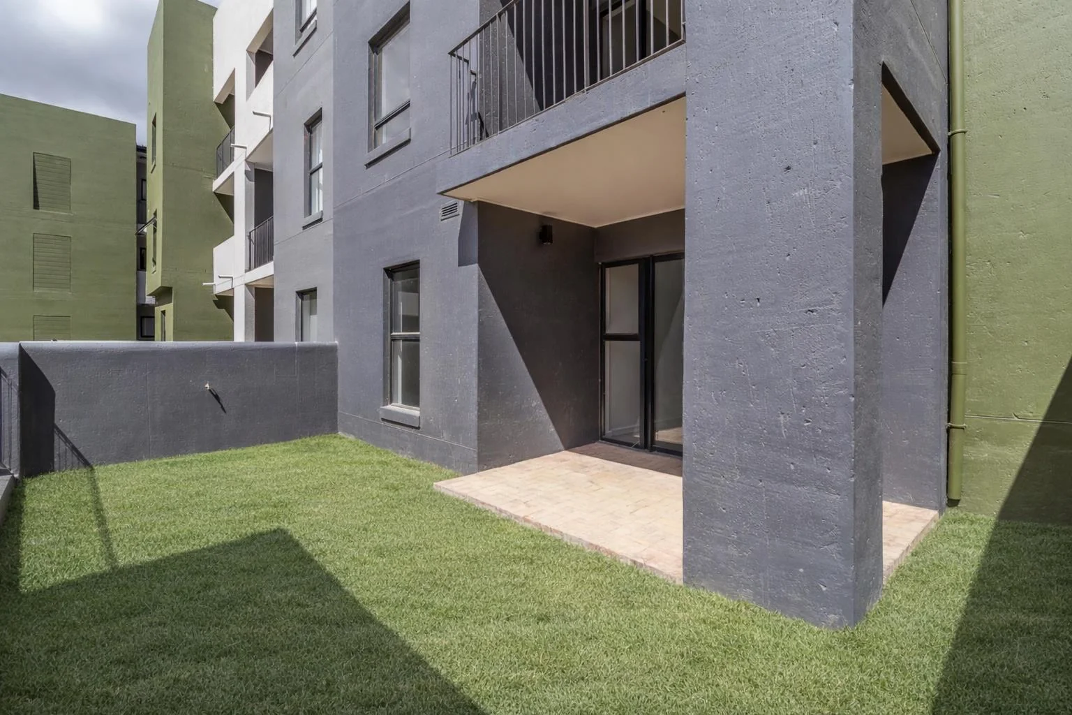 Vacant 3 bedroom apartment for sale in Newinbosch Estate