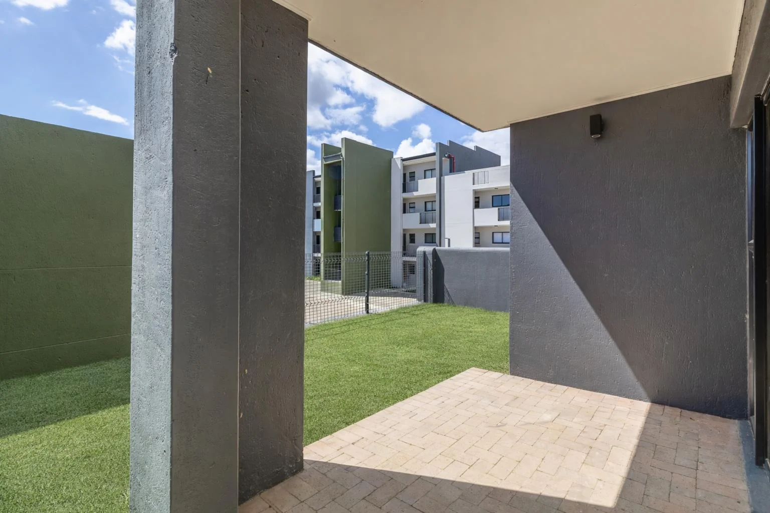 Vacant 3 bedroom apartment for sale in Newinbosch Estate