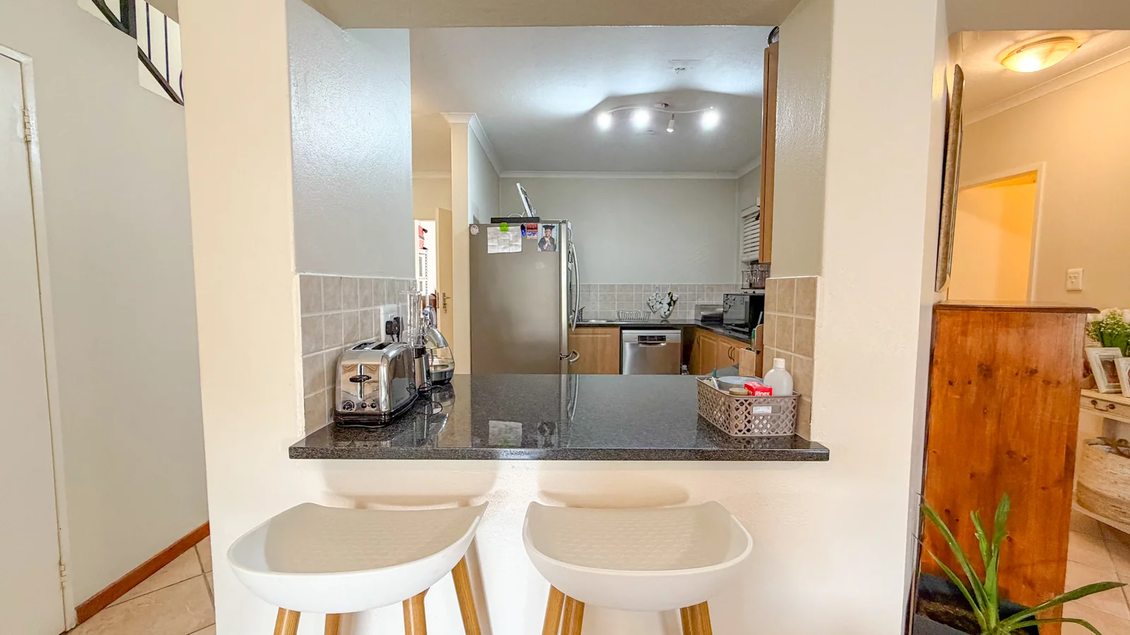 Stylish 3-Bed Duplex with Double Garage + Louvered Patio