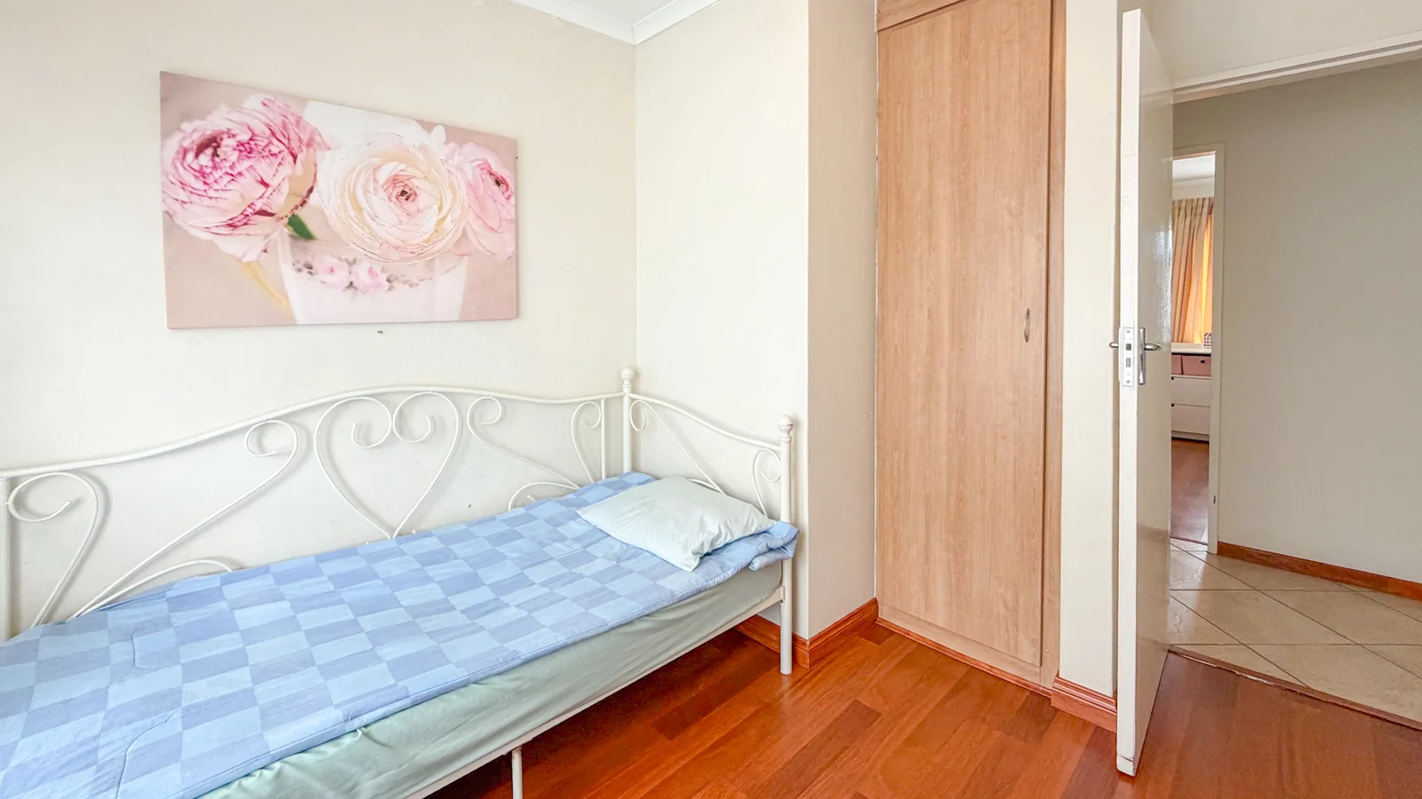 Stylish 3-Bed Duplex with Double Garage + Louvered Patio