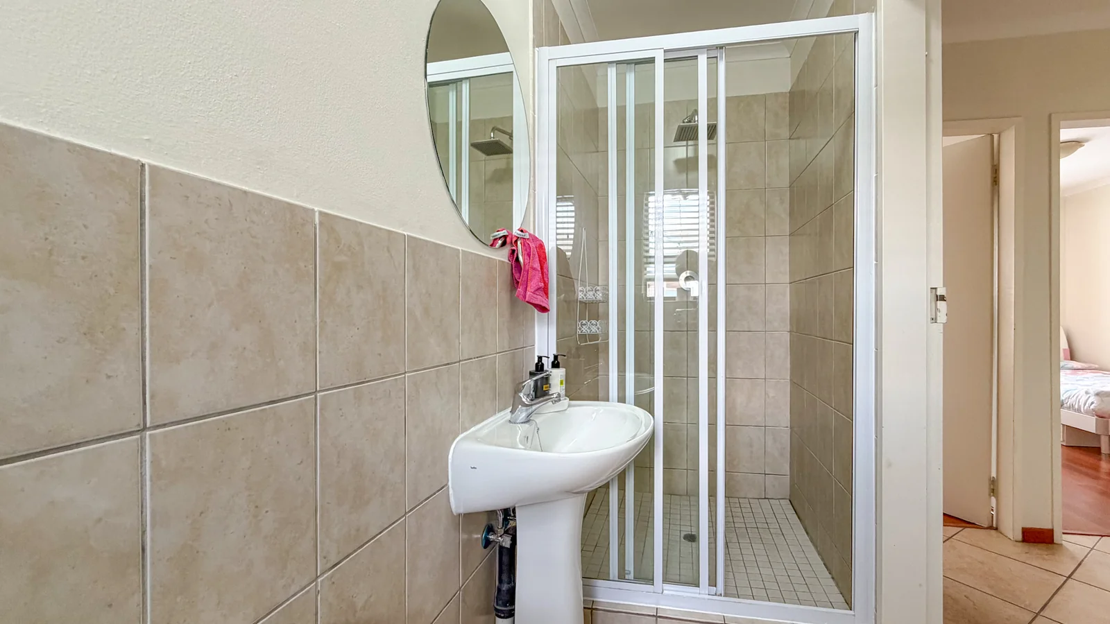 Stylish 3-Bed Duplex with Double Garage + Louvered Patio