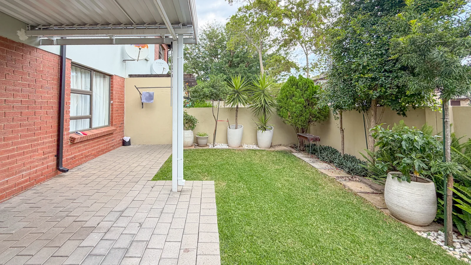 Stylish 3-Bed Duplex with Double Garage + Louvered Patio
