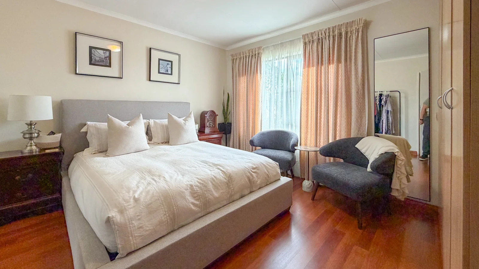 Stylish 3-Bed Duplex with Double Garage + Louvered Patio