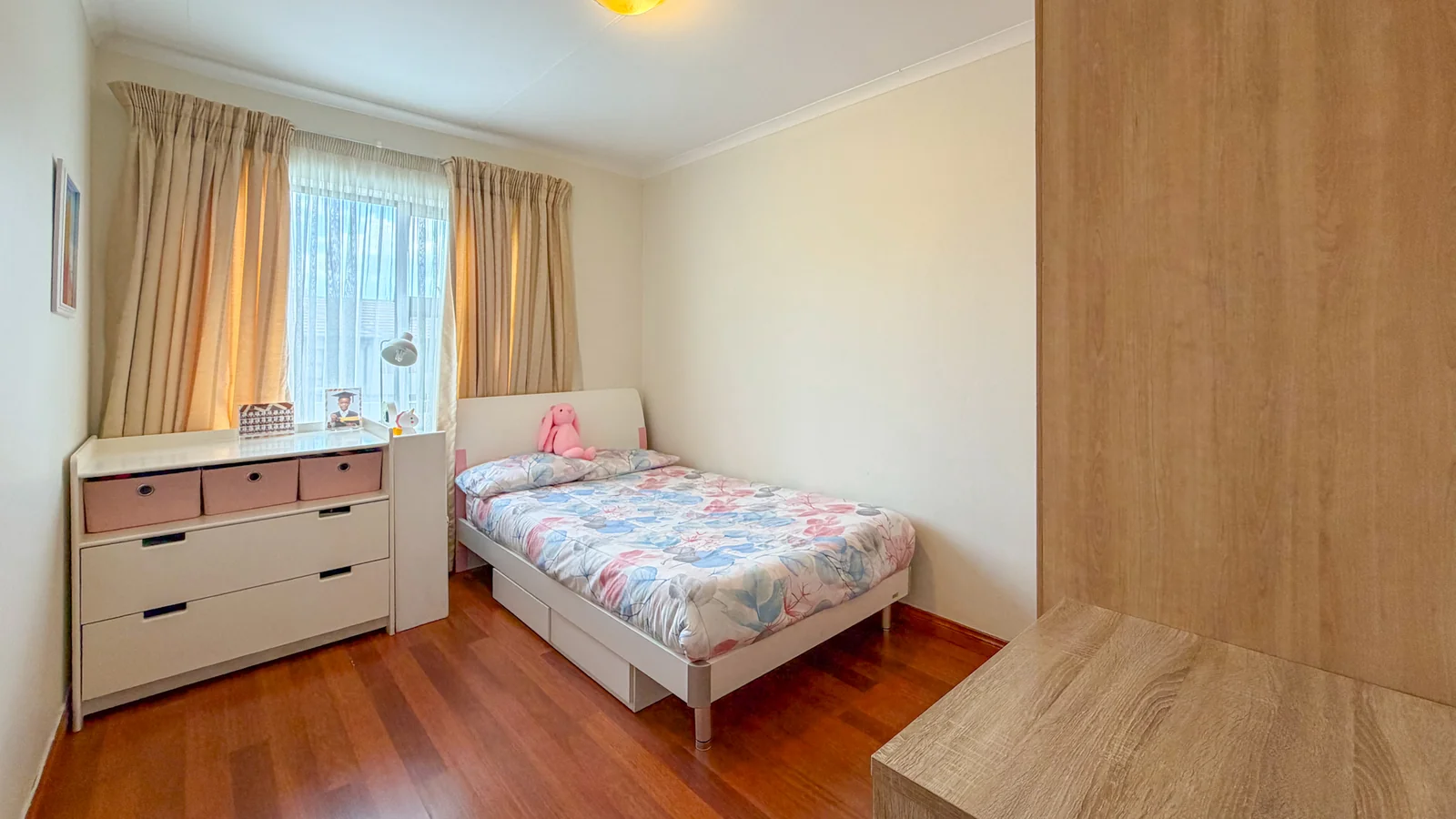 Stylish 3-Bed Duplex with Double Garage + Louvered Patio