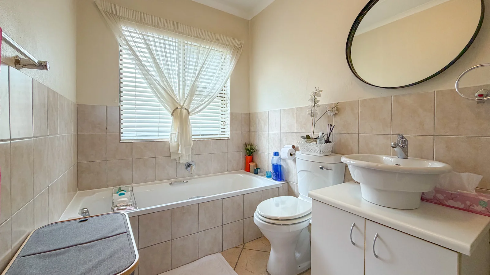 Stylish 3-Bed Duplex with Double Garage + Louvered Patio