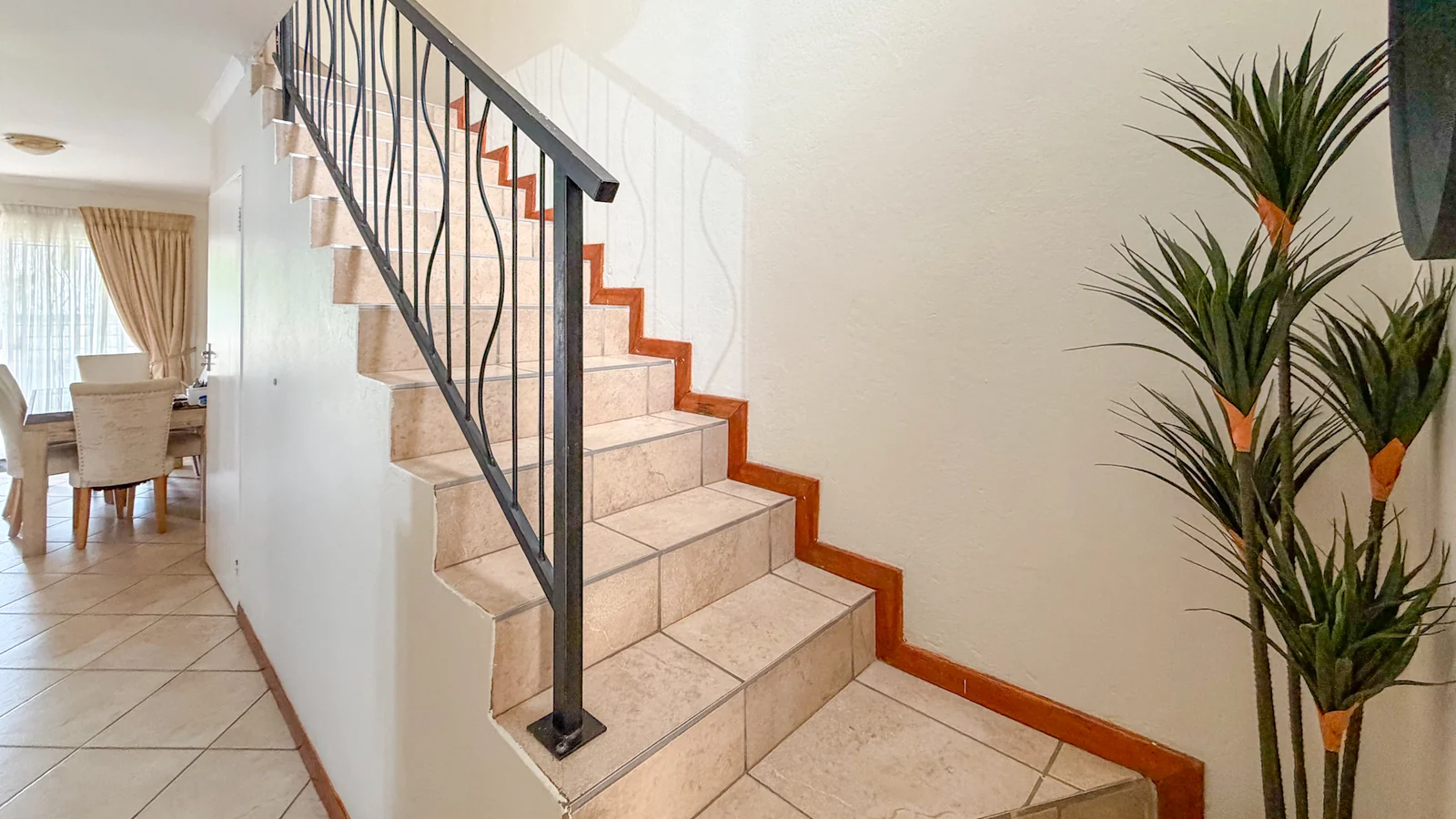 Stylish 3-Bed Duplex with Double Garage + Louvered Patio