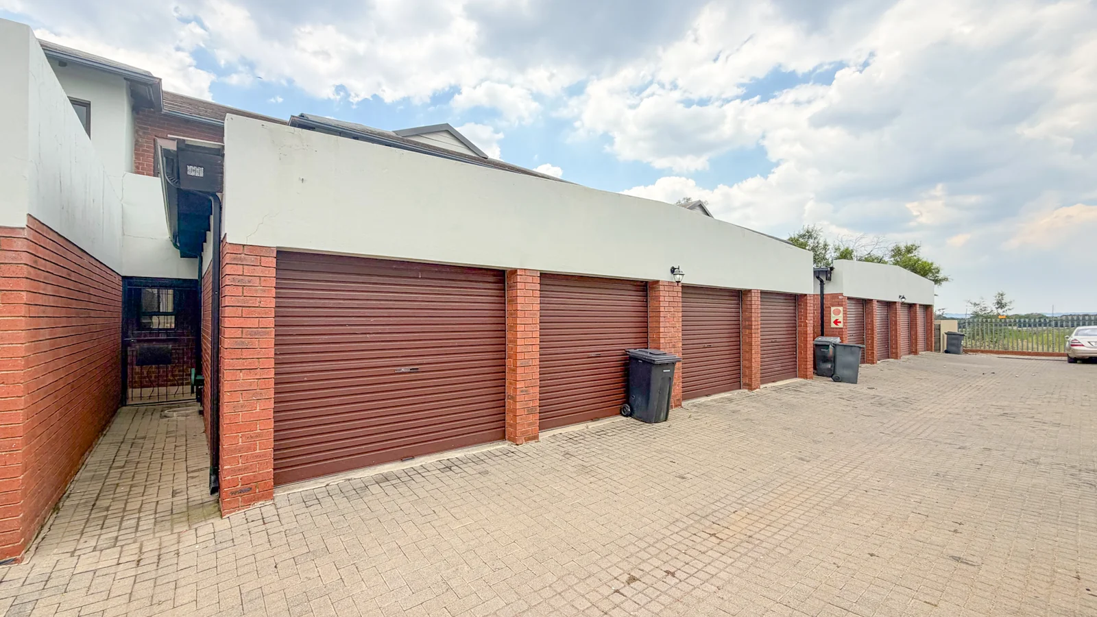 Stylish 3-Bed Duplex with Double Garage + Louvered Patio