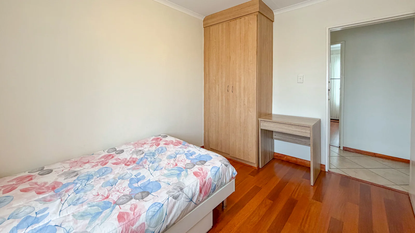 Stylish 3-Bed Duplex with Double Garage + Louvered Patio