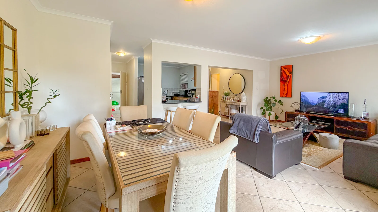 Stylish 3-Bed Duplex with Double Garage + Louvered Patio